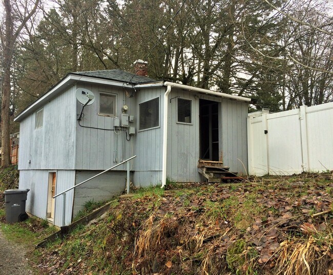 Building Photo - 807-809 Government Way