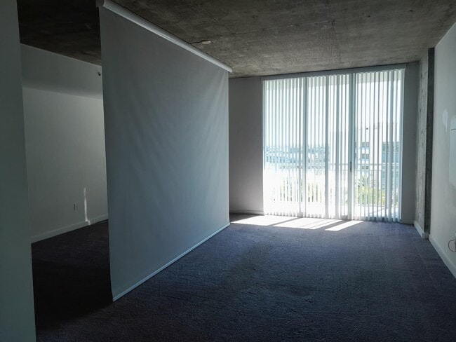 Foto del edificio - 300 S Australian Ave