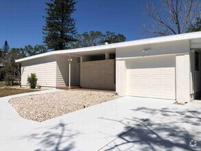 Building Photo - 2753 Valencia Dr