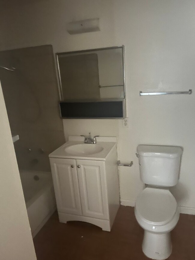 Building Photo - Affordable 1 Bedroom Condo in Central Las ...