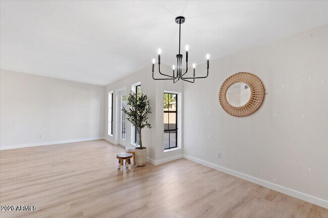 Building Photo - 8432 E Malcomb Dr