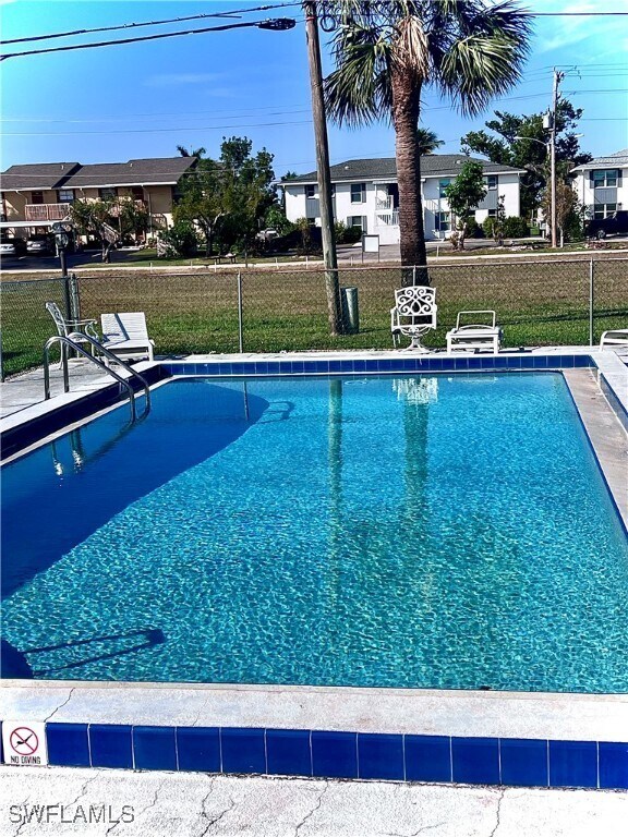 Building Photo - 423 Cape Coral Pkwy W