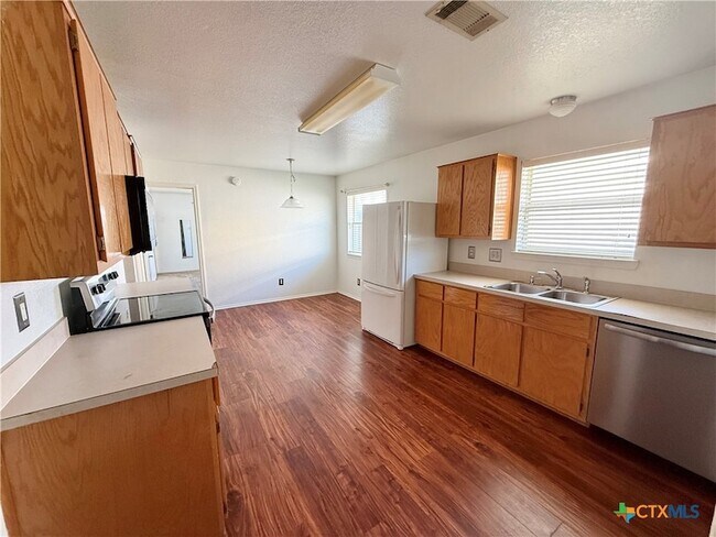 Foto del edificio - 4504 Aspen Dr
