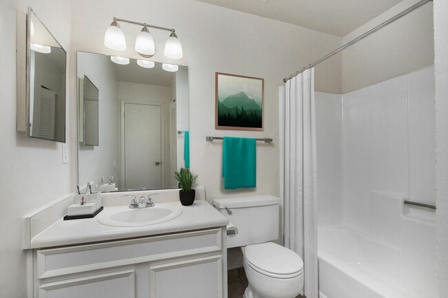 Building Photo - Colonial Oaks Apartments