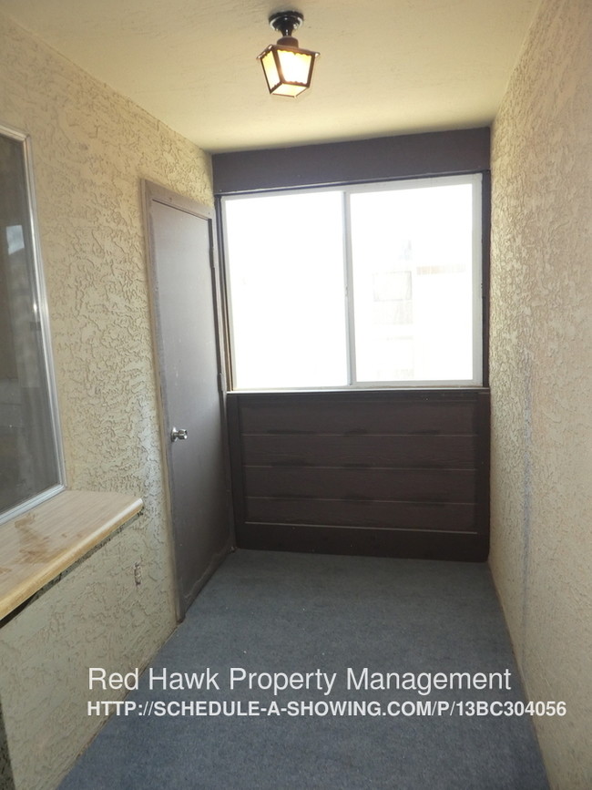 Building Photo - 461 W Holmes Ave