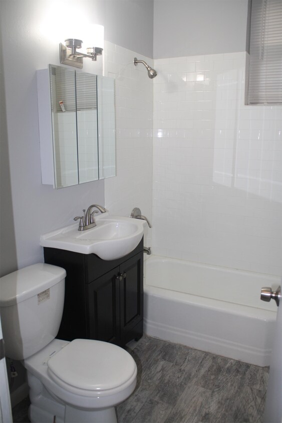 Primary Photo - 15 Carpenter St