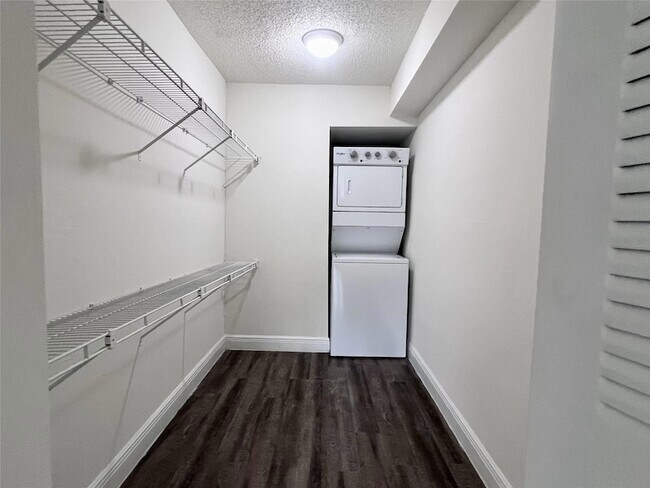 Foto del edificio - 18335 NW 68th Ave