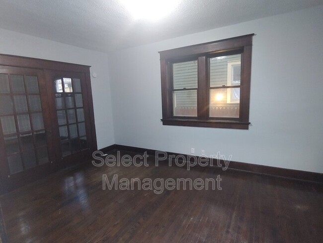 Building Photo - 1306 W Wildwood Ave