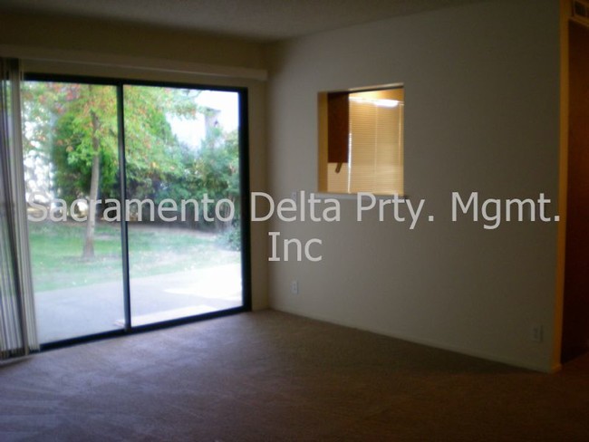 Building Photo - 7805 Temple Ln