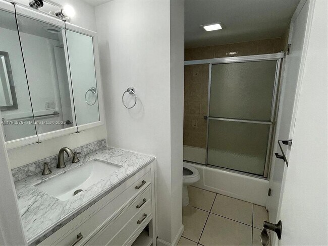 Foto del edificio - 3750 NE 169th St