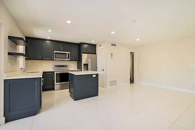Foto del edificio - 1439 S Ocean Blvd