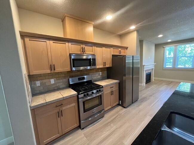 Foto del edificio - Spacious & Stylish Home in Desirable Betha...