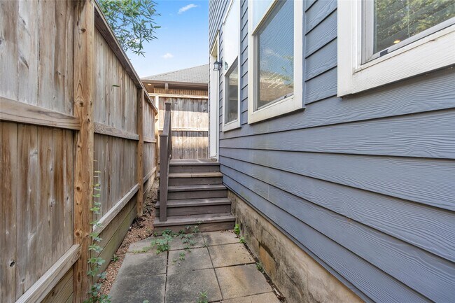 Foto del edificio - 1221 W 23rd St