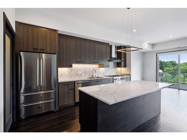 Foto del edificio - 253 Lake St E