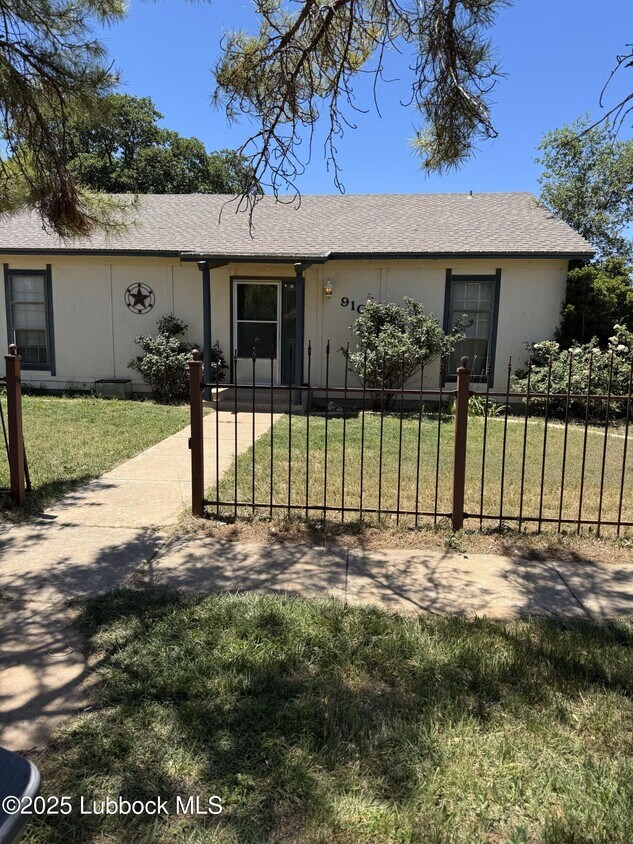 Foto principal - 9102 Akron Ave