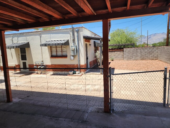 Foto del edificio - 1207 N Palo Verde Blvd