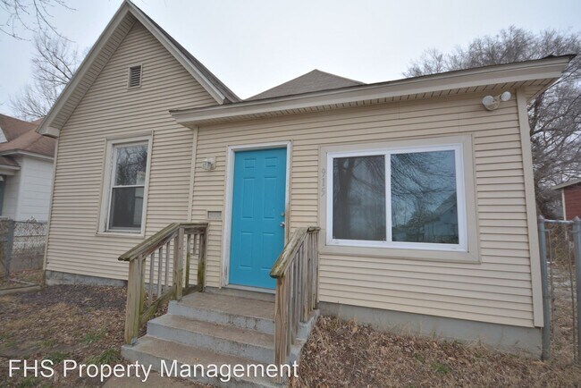 Building Photo - 3 br, 1 bath House - 915 W Poplar Street