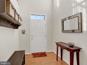 Building Photo - 21040 Tioga Terrace