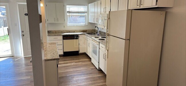 Foto del edificio - 1706 E 17th St