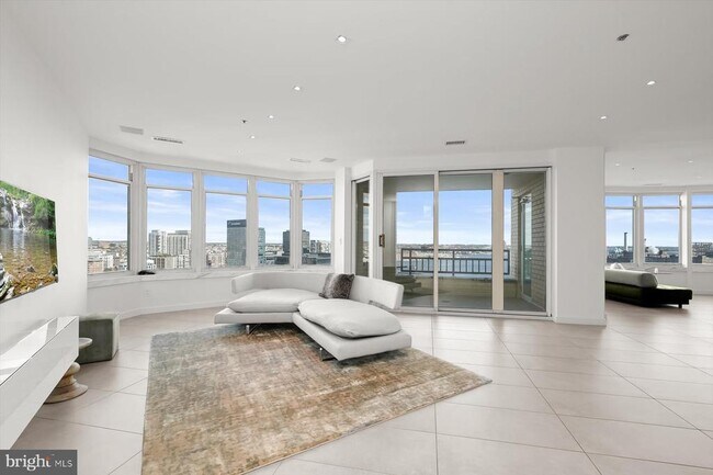 Foto del edificio - 100 Harborview Dr