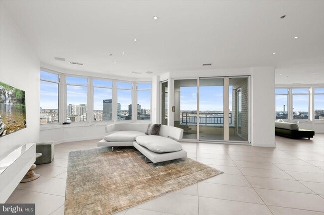 Building Photo - 100 Harborview Dr