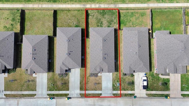 Foto del edificio - 14015 Crystal Cave Ln