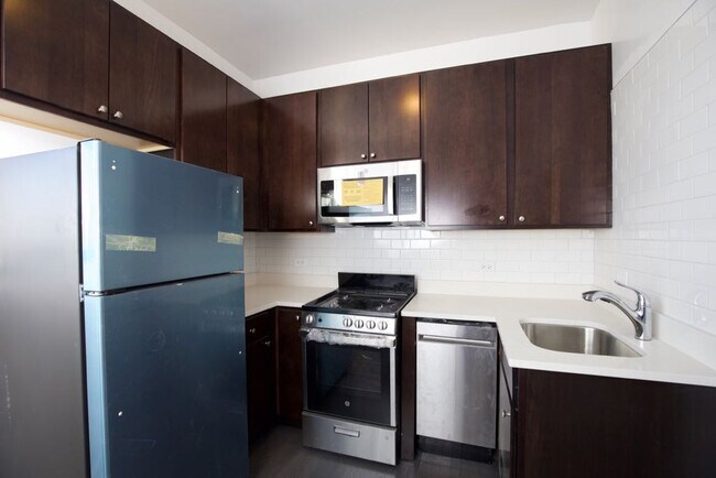 Foto del edificio - 2420 N Sawyer Ave