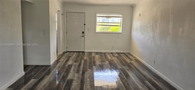 Building Photo - 20201 NE 29th Ct
