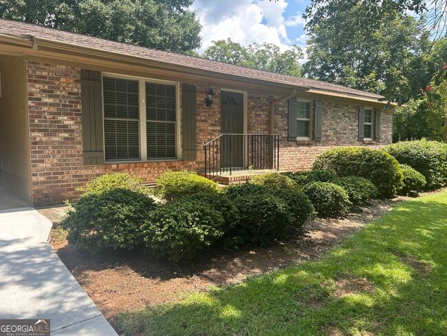 Building Photo - 1020 Tuxedo Ln