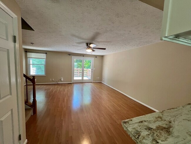 Building Photo - 792 Woodlyn Dr S