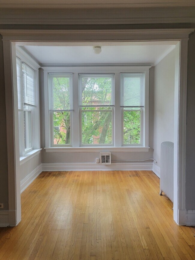 Foto del edificio - 6303 N Lakewood Ave