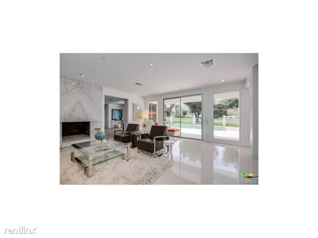 Building Photo - 2477 S Yosemite Dr