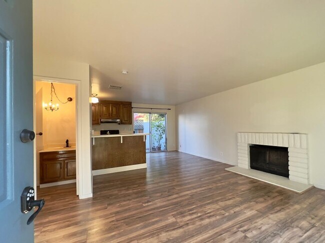 Building Photo - Renovated Two Bedroom Napa Condo Minutes f...