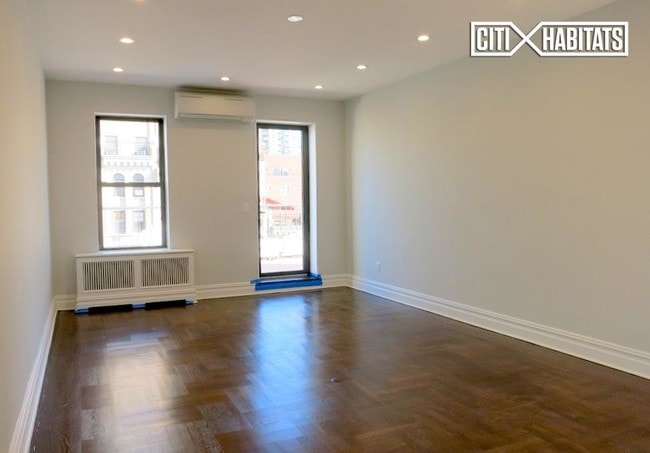 Building Photo - 242 E 72nd St