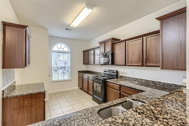 Building Photo - 2006 Quiet Palm Ln