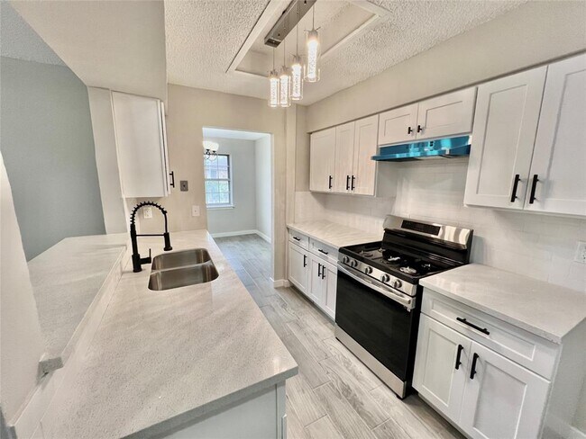 Building Photo - 12807 Cape Hyannis Dr