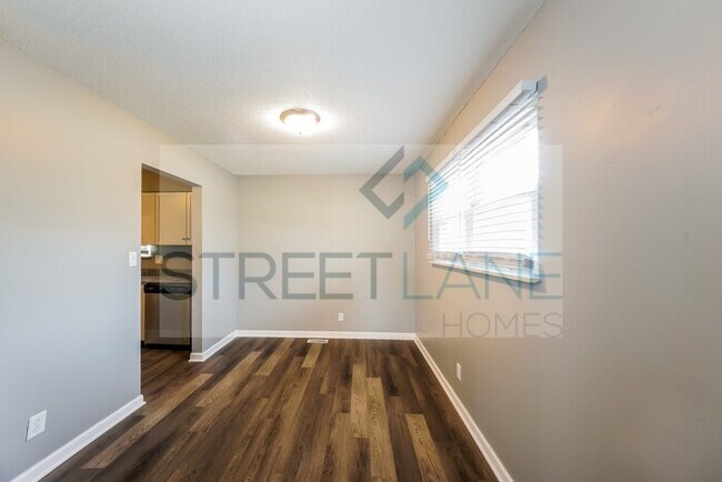 Foto del edificio - REDUCED!- Now offering first full month free!