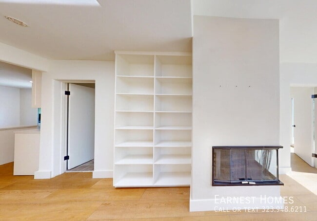 Building Photo - 15242 Morrison St