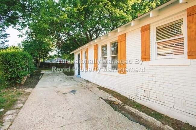 Building Photo - Newly Renovated 3 bed 2 Bath Home Near U o...