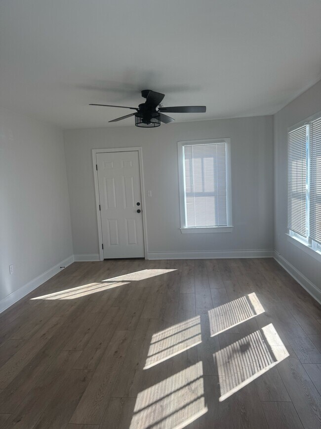 Foto del edificio - 400 E Hickory St