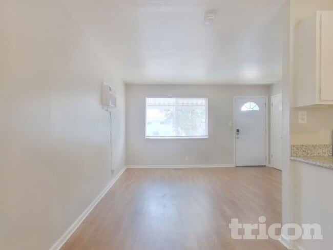 Building Photo - 1001 Akard Dr