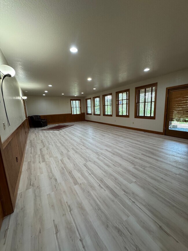 Foto del edificio - 1012 Pinefield Ln