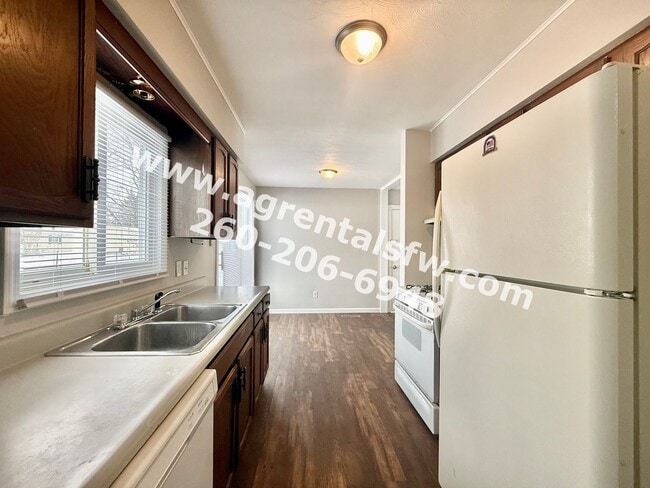 Building Photo - 3 Bedroom house