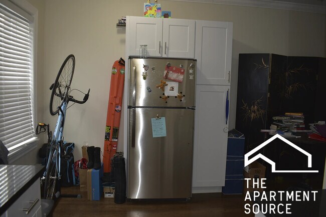 Foto del edificio - 3817 N Greenview Ave