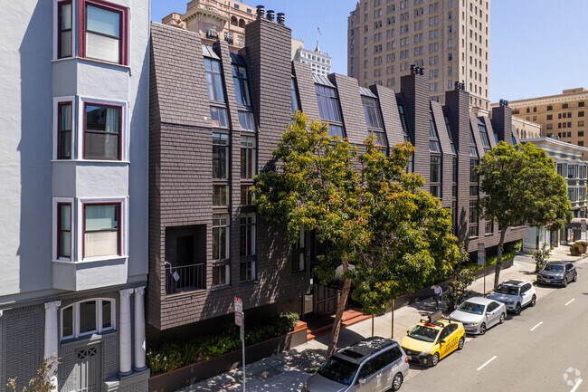 Alt. Exterior - Nob Hill Court