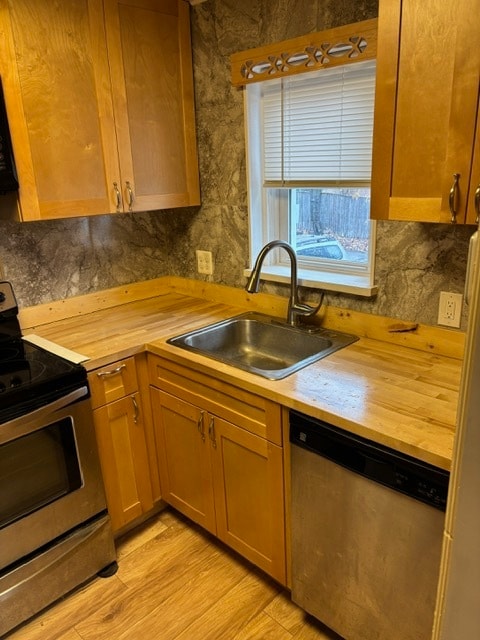 Foto del edificio - 524X Patrick Henry Dr