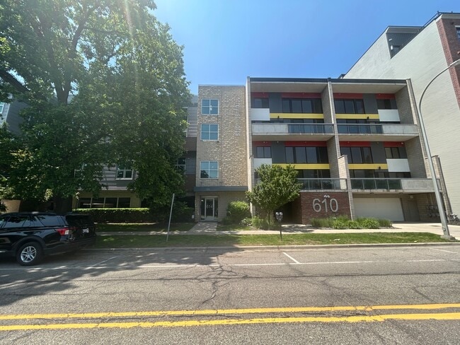 Building Photo - 614 S Troy St