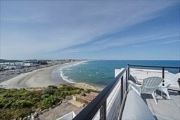 Building Photo - 62 Oceanside Dr