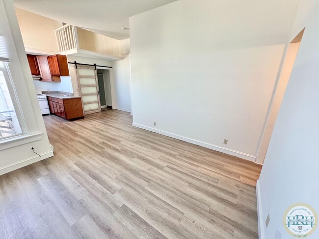 Building Photo - Top Floor Studio Unit in the Heart of the ...