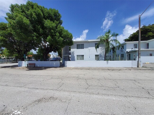 Building Photo - 2601 SW 22nd Ave